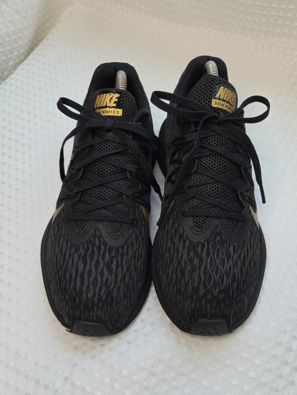 Nike Zoom Winflo 5 Women’s Black Athletic Running Shoes with Gold Accents Sz 8